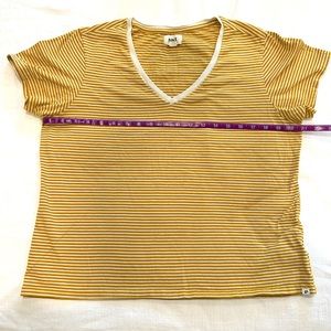 Pact v-neck tshirt with gold stripes, size L